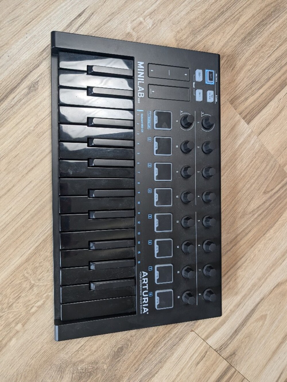 Arturia Minilab MKII Universal MIDI Controller Deep Black NO Power Supply